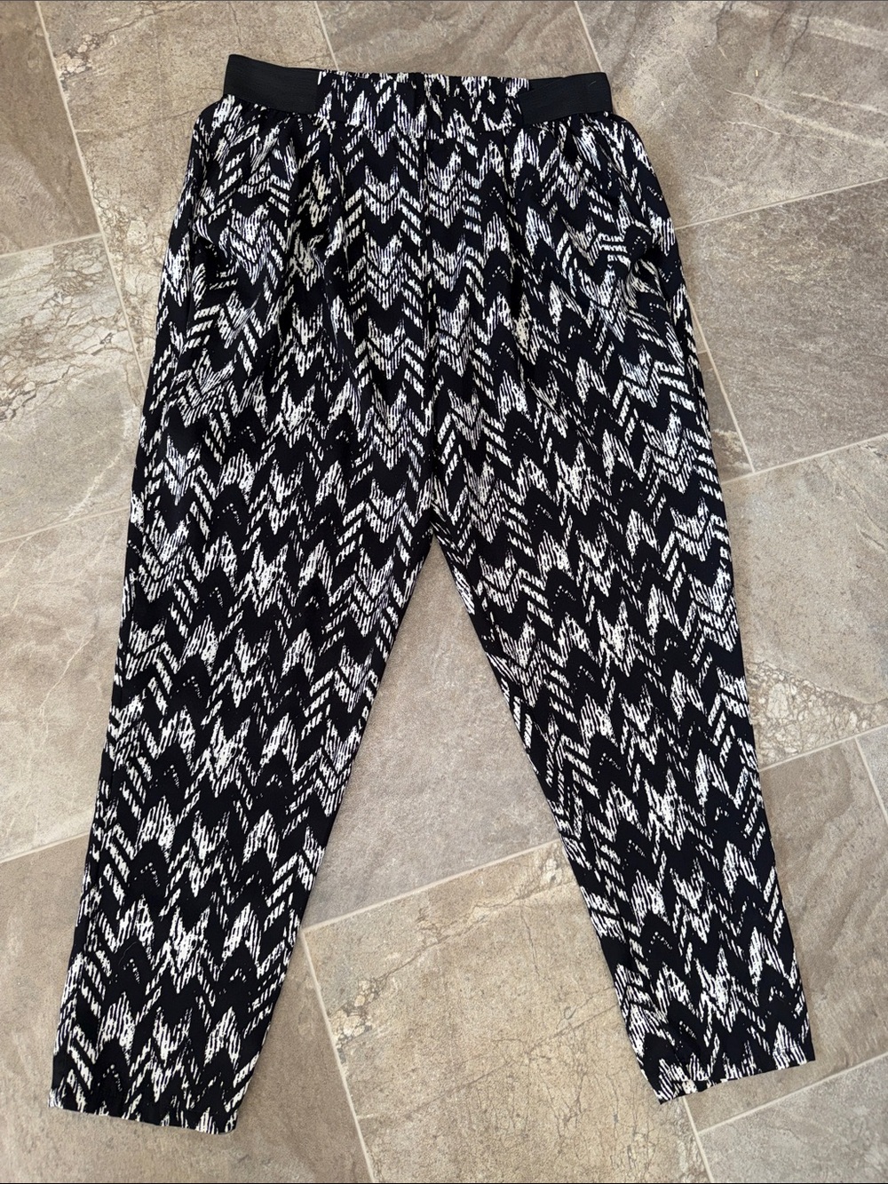 Streetwear Society Black & White Zigzag Print Pull-On Pants Lg like new